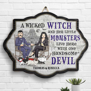 Méchante sorcière, petits monstres, beau diable, vivez ici ! Panneau en bois personnalisé en forme de sorcière ! Cadeau pour couple, mari et femme, cadeau pour amoureux des animaux, cadeau d'Halloween