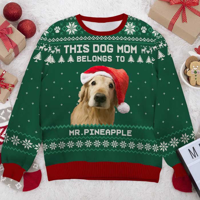 Cette maman chien appartient à - Sweat-shirt de Noël unisexe personnalisé, sweat-shirt en laine, sweat-shirt imprimé intégral - Télécharger une image, cadeau pour les amoureux des chiens, amoureux des animaux, cadeau de Noël