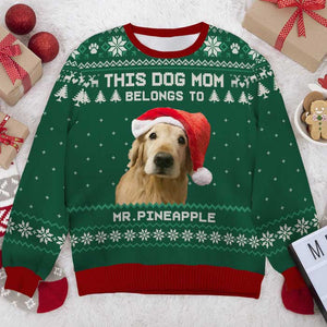 Cette maman chien appartient à - Sweat-shirt de Noël unisexe personnalisé, sweat-shirt en laine, sweat-shirt imprimé intégral - Télécharger une image, cadeau pour les amoureux des chiens, amoureux des animaux, cadeau de Noël