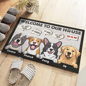 Bienvenue chez nous, nous vivons ici, vous non - Tapis décoratif personnalisé - Cadeau pour les amoureux des chiens, propriétaires de chiens, cadeau pour chien, cadeau pour les amoureux des animaux