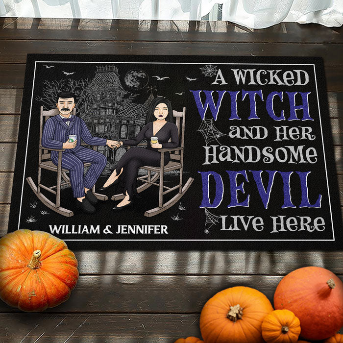Une méchante sorcière et un beau diable - Tapis décoratif personnalisé - Cadeau pour couple, mari et femme, cadeau d'Halloween