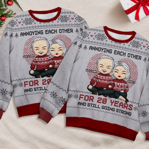 Couple agaçant depuis des années - Sweat-shirt de Noël unisexe personnalisé et moche, sweat-shirt en laine, sweat-shirt imprimé intégral - Cadeau pour couple, mari et femme, anniversaire, fiançailles, mariage, cadeau de mariage, cadeau de Noël