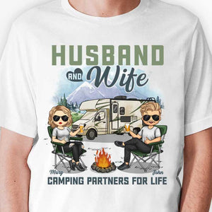 Mari et femme, partenaires de camping pour la vie - T-shirt unisexe personnalisé, sweat à capuche, sweat-shirt - Cadeau pour couple, mari et femme, anniversaire, fiançailles, mariage, mariage, cadeau de camping