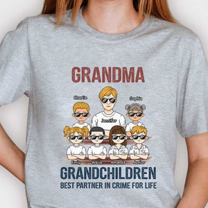 Grand-mère et petits-enfants : le meilleur partenaire de crime pour la vie ! T-shirt, sweat à capuche et sweat-shirt unisexe personnalisé ! Cadeau pour grand-mère et grands-parents