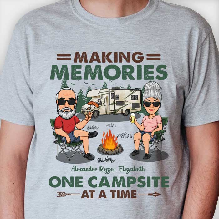 Asseyons-nous près du feu de camp - T-shirt unisexe personnalisé, sweat à capuche - Cadeau pour meilleur ami, cadeau pour les amateurs de camping