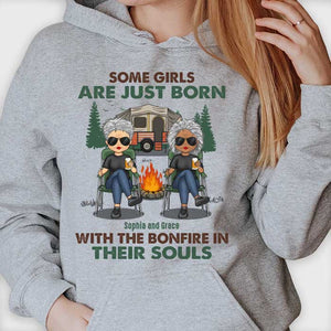Certaines filles vont camper et boire - T-shirt et sweat à capuche unisexe personnalisé - Cadeau pour les amateurs de camping