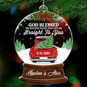 Que Dieu bénisse la route brisée - Décoration de Noël personnalisée en acrylique en forme de boule de neige - Cadeau pour couple, mari et femme, anniversaire, fiançailles, mariage, cadeau de mariage, cadeau de Noël