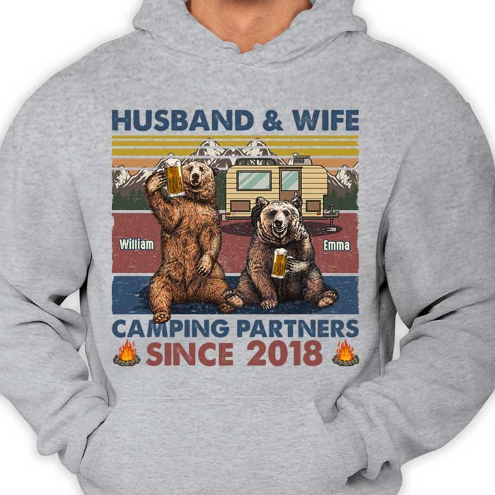 Mari et femme à l'aventure ensemble - T-shirt et sweat à capuche unisexe personnalisé - Cadeau pour couple, cadeau pour les amateurs de camping
