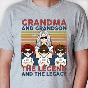 Grand-mère et petit-fils, légende et héritage - T-shirt unisexe personnalisé, sweat à capuche - Cadeau pour maman, grand-mère
