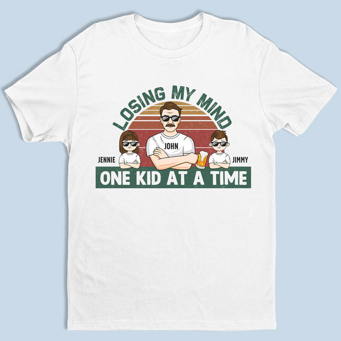 Je perds la tête, un enfant à la fois ! T-shirt, sweat à capuche et sweat-shirt unisexe personnalisé pour la famille ! Cadeau d'anniversaire et de fête des pères