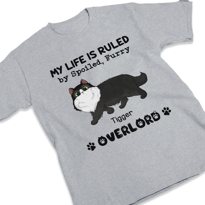Ma vie est gouvernée par des seigneurs gâtés et poilus - T-shirt unisexe personnalisé, sweat à capuche, sweat-shirt - Cadeau pour les propriétaires d'animaux et les amoureux des animaux