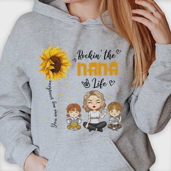 Rockin' The Grandma Life - Cadeau pour maman, grand-mère - T-shirt unisexe personnalisé, sweat à capuche