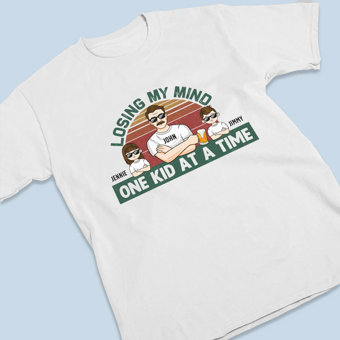 Je perds la tête, un enfant à la fois ! T-shirt, sweat à capuche et sweat-shirt unisexe personnalisé pour la famille ! Cadeau d'anniversaire et de fête des pères
