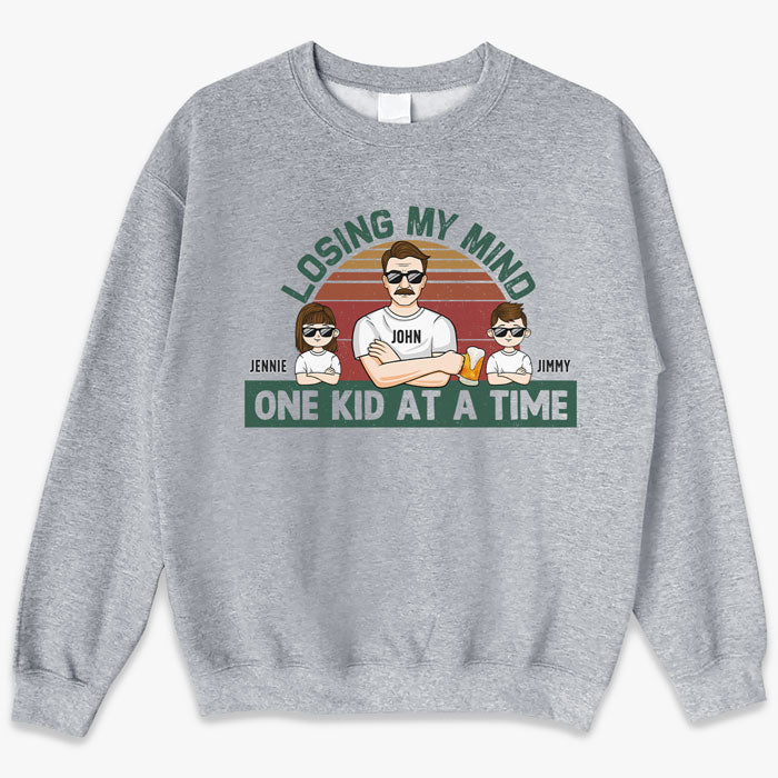 Je perds la tête, un enfant à la fois ! T-shirt, sweat à capuche et sweat-shirt unisexe personnalisé pour la famille ! Cadeau d'anniversaire et de fête des pères