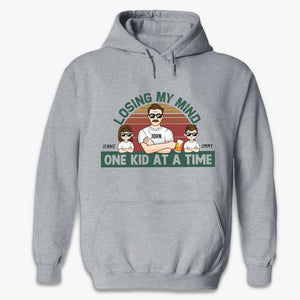 Je perds la tête, un enfant à la fois ! T-shirt, sweat à capuche et sweat-shirt unisexe personnalisé pour la famille ! Cadeau d'anniversaire et de fête des pères
