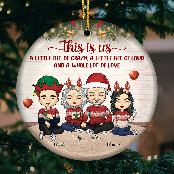 Tous les cœurs rentrent à la maison pour Noël - Ornement personnalisé pour la famille - Forme ronde en céramique - Cadeau de Noël pour les membres de la famille