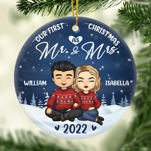 Notre premier Noël en tant que M. et Mme - Décoration de Noël ronde personnalisée en céramique - Cadeau pour couple, mari et femme, anniversaire, fiançailles, mariage, cadeau de mariage, cadeau de Noël