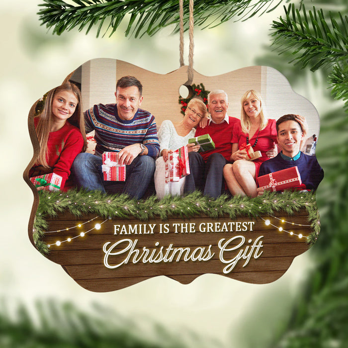 La famille est le plus beau cadeau familial - Décoration de Noël en bois personnalisée en forme de Benelux, portrait photo de famille personnalisé, décoration photo personnalisée - Télécharger une image, cadeau pour la famille, cadeau de Noël