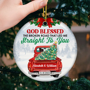 Que Dieu bénisse la route brisée qui m'a conduit directement à toi - Décoration de Noël ronde personnalisée en céramique - Cadeau pour couple, mari et femme, anniversaire, fiançailles, mariage, cadeau de mariage, cadeau de Noël