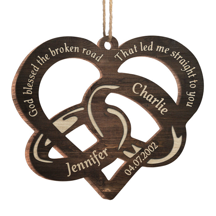 Que Dieu bénisse la route brisée - Décoration de Noël en bois personnalisée en forme de cœur - Cadeau pour couple, mari et femme, anniversaire, fiançailles, mariage, cadeau de mariage, cadeau de Noël