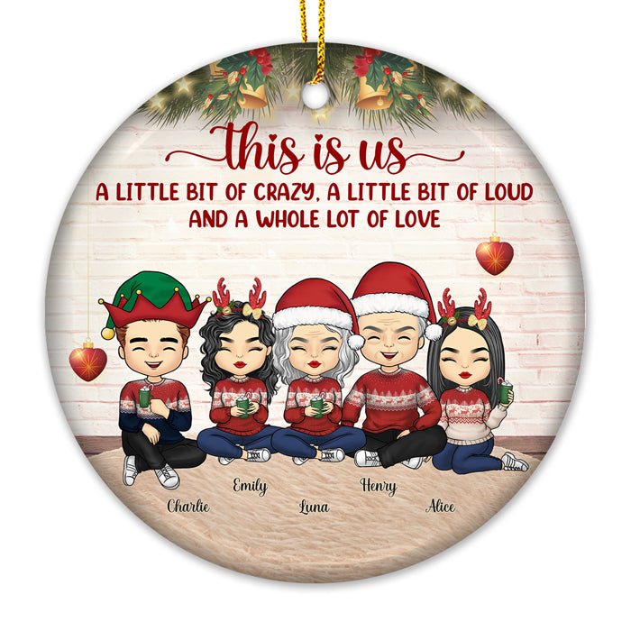 Tous les cœurs rentrent à la maison pour Noël - Ornement personnalisé pour la famille - Forme ronde en céramique - Cadeau de Noël pour les membres de la famille