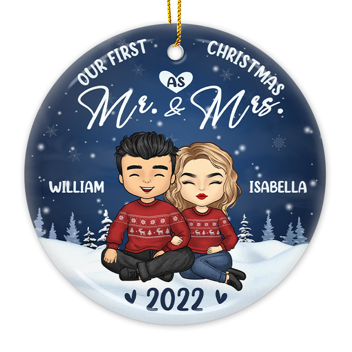 Notre premier Noël en tant que M. et Mme - Décoration de Noël ronde personnalisée en céramique - Cadeau pour couple, mari et femme, anniversaire, fiançailles, mariage, cadeau de mariage, cadeau de Noël