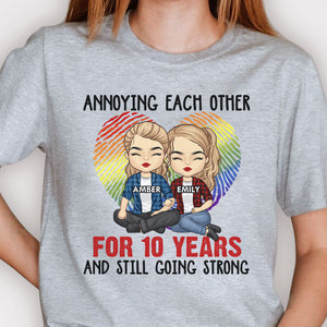 Couples LGBTQ+ qui s'agacent mutuellement - T-shirt unisexe personnalisé - Cadeau pour couples