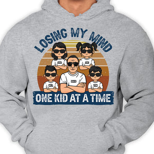 Je perds la tête, un enfant à la fois ! T-shirt et sweat à capuche unisexe personnalisé ! Cadeau pour papa