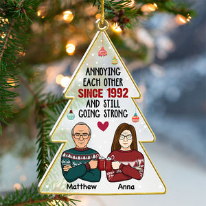 S'agacer les uns les autres et continuer à être forts - Décoration de Noël personnalisée en acrylique en forme de sapin de Noël - Cadeau pour couple, mari et femme, anniversaire, fiançailles, mariage, cadeau de mariage, cadeau de Noël