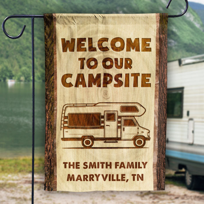 Bienvenue dans notre camping familial - Drapeau personnalisé - Cadeau pour les amateurs de camping