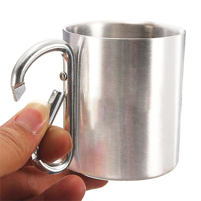 Certaines filles font du camping et boivent trop – Mug de camping personnalisé avec mousqueton – Cadeau pour les amateurs de camping
