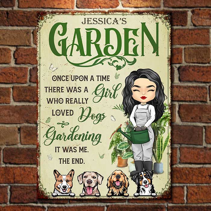 Une fille qui aime les chiens et le jardinage – Plaque en métal personnalisée – Cadeau pour les amateurs de jardinage