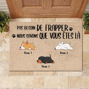 Tous les visiteurs doivent être approuvés par notre chien French - Funny Personalized Dog Decorative Mat.