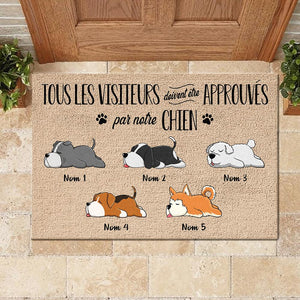 Tous les visiteurs doivent être approuvés par notre chien French - Funny Personalized Dog Decorative Mat.