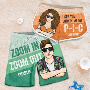 Je te vois regarder ma photo - Short de plage personnalisé pour couple - Cadeau pour couples, mari et femme
