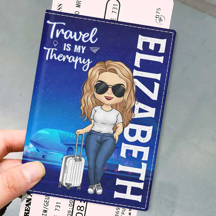 Voyager est ma thérapie - Protection de passeport personnalisée, étui à passeport - Cadeau pour les amoureux du voyage