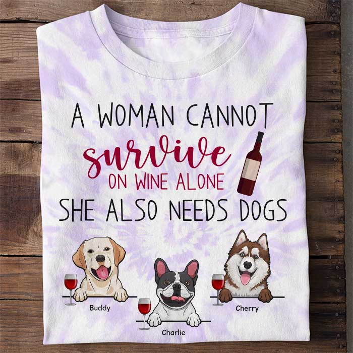 Une femme ne peut pas survivre uniquement avec du vin, elle a aussi besoin de chiens - Cadeau pour maman chien, T-shirt unisexe personnalisé imprimé sur toute la surface