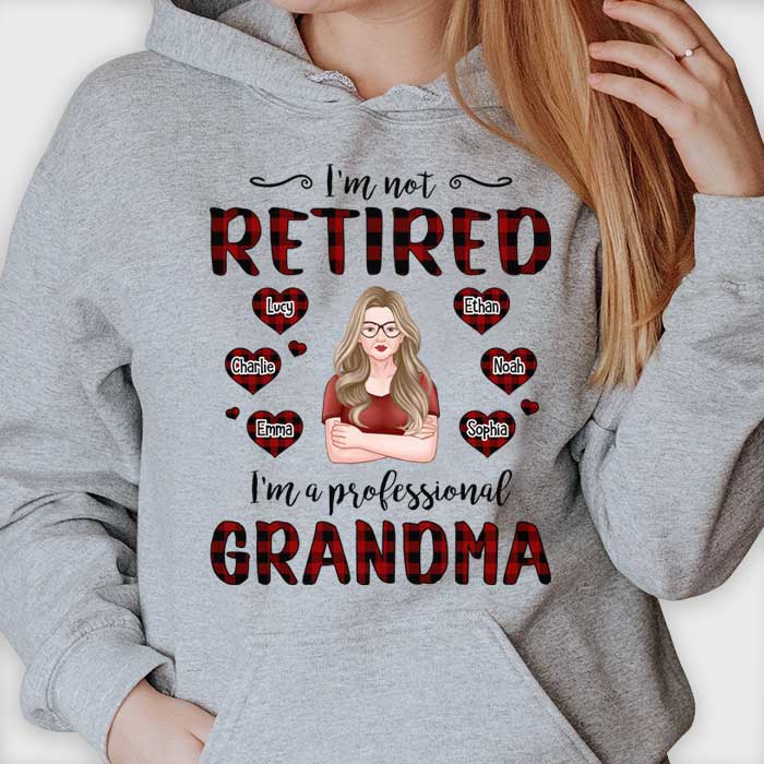 Je ne suis pas à la retraite, je suis une grand-mère professionnelle - Cadeau pour grand-mère, T-shirt unisexe personnalisé, sweat à capuche