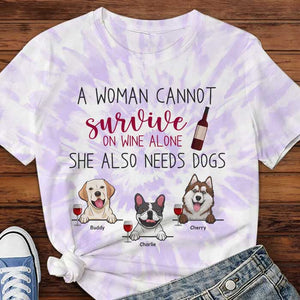 Une femme ne peut pas survivre uniquement avec du vin, elle a aussi besoin de chiens - Cadeau pour maman chien, T-shirt unisexe personnalisé imprimé sur toute la surface