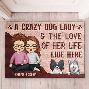 Une folle aux chiens et son amour vivent ici - Tapis décoratif personnalisé - Cadeau pour couple, mari et femme
