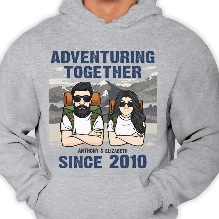 Couple en aventure ensemble - Cadeau pour couple, mari et femme - Sweat à capuche unisexe personnalisé
