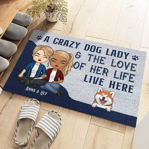 Une folle aux chiens et son amour vivent ici - Tapis décoratif personnalisé - Cadeau pour couple, mari et femme