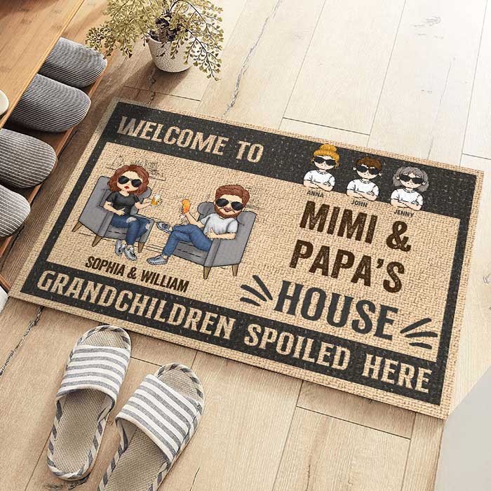 Bienvenue chez nous, petits-enfants gâtés ici - Cadeau pour couples, mari et femme, tapis décoratif personnalisé