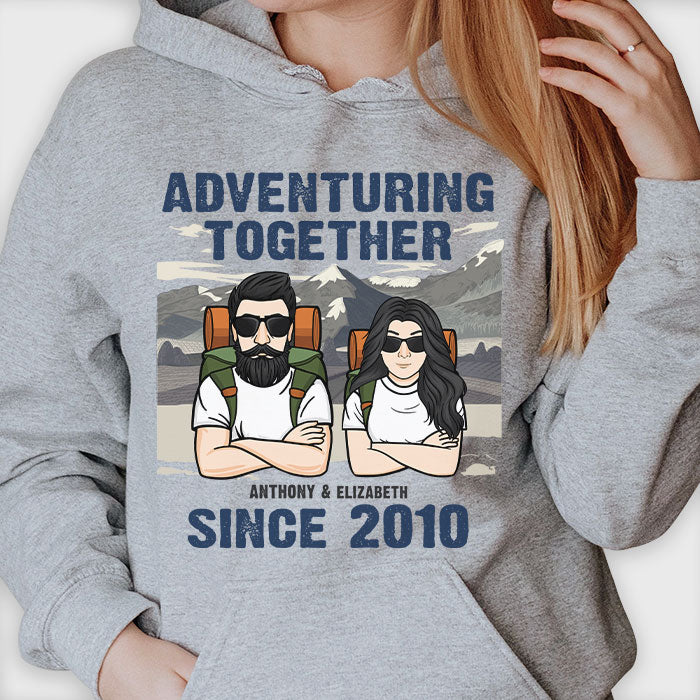 Couple en aventure ensemble - Cadeau pour couple, mari et femme - Sweat à capuche unisexe personnalisé