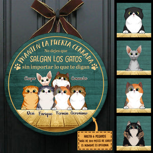 Mantén La Puerta Cerrada - Letrero de puerta de gato personalizado y divertido, Funny Personalized Cat Door Sign Spanish.