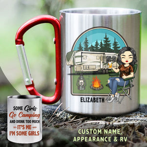Certaines filles font du camping et boivent trop – Mug de camping personnalisé avec mousqueton – Cadeau pour les amateurs de camping
