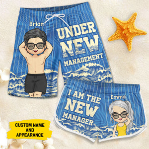 Sous une nouvelle direction - Short de plage personnalisé pour couple - Cadeau pour couple, mari et femme