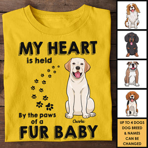 Mon cœur est tenu par les pattes d'un bébé en fourrure - Cadeau pour les amoureux des chiens, T-shirt unisexe personnalisé, sweat à capuche