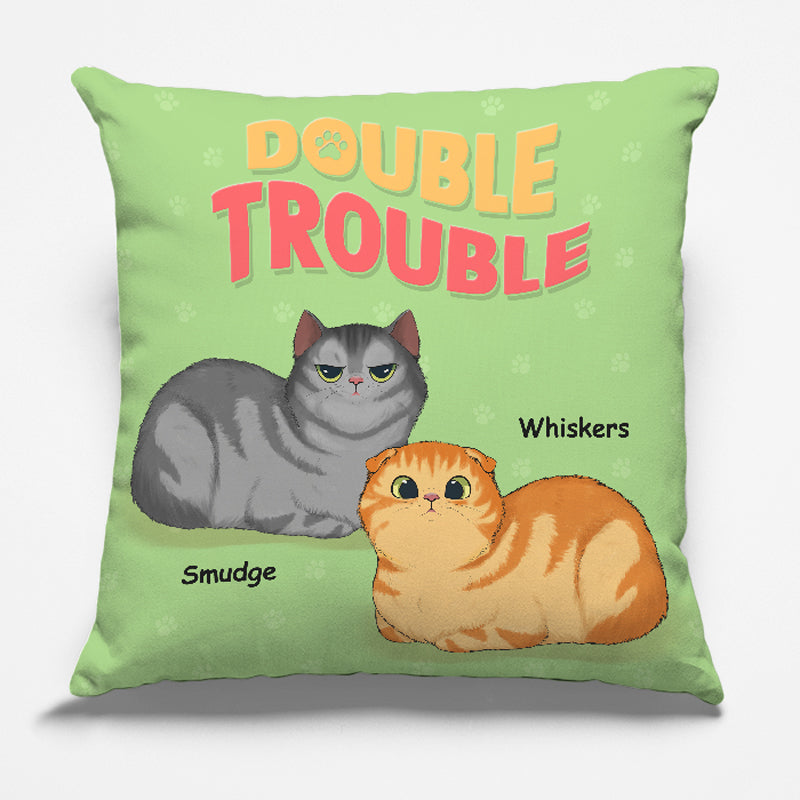 Coussin personnalisé pour chat « Trouble Maker » – Cadeau pour propriétaires et amoureux des animaux