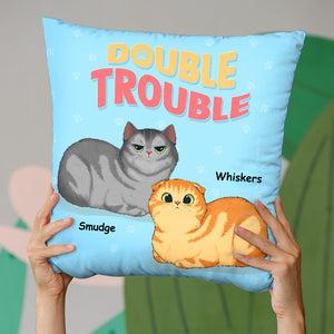 Coussin personnalisé pour chat « Trouble Maker » – Cadeau pour propriétaires et amoureux des animaux